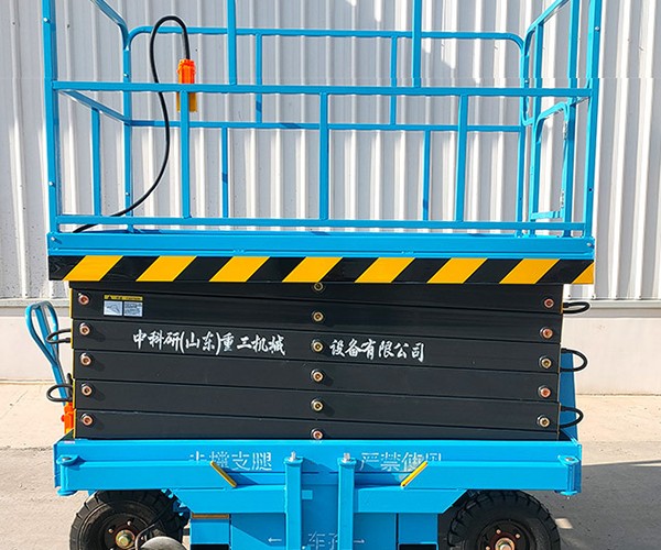 宝山自行走升降机